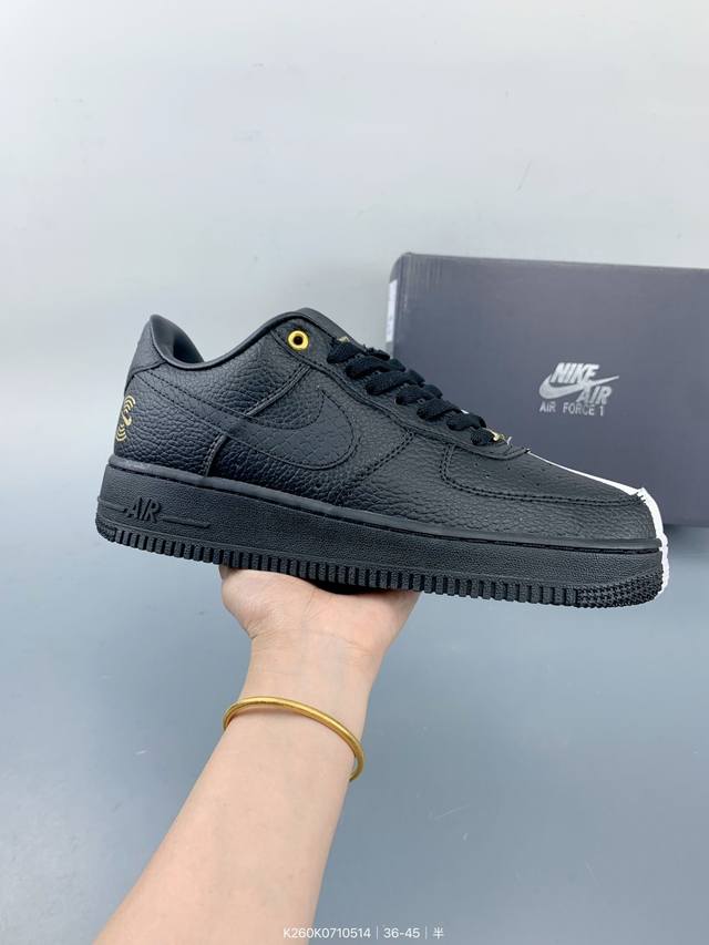 nk Air Force 1 Low '07 空军一号低帮经典板鞋 大厂出品 同步官方全新版本 不规则波浪大底咬花 全鞋电脑针车 工整有序 视觉效果满分 原厂拉