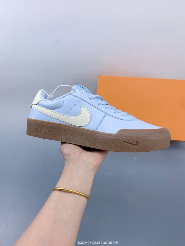 耐克Nike Court Vision Low 耐克板鞋整双鞋采用一袭配色装扮鞋身，带来满满的复古风格 Size：如图 编码：K359K0610514