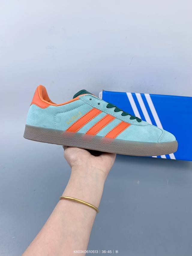 adidas Originals Gazelle Indoor 三叶草休闲防滑耐磨低帮板鞋 鞋头出色设计 塑就出众贴合感 稳固的后跟贴合足部曲线设计 软弹舒适