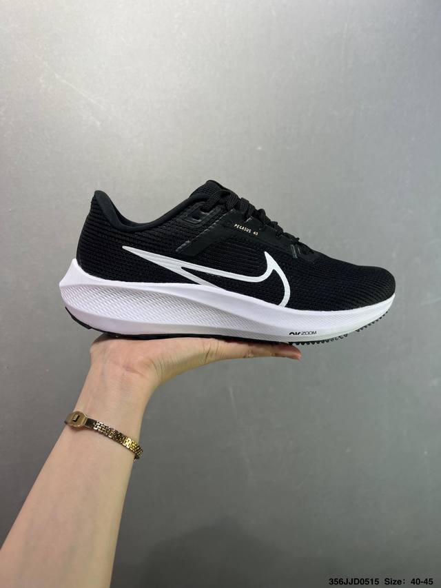 特价Nike Air Zoom Pegasus 登月跑鞋 网面透气跑步鞋 兼顾迅疾外观和稳固脚感 后跟覆面和中足动态支撑巧妙融合 缔造稳定顺畅的迈步体验 采用密