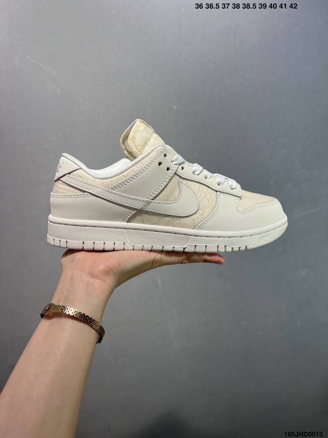 nike Sb Dunk Low Pro Dunk Sb顾名思义，具有经典的Dunk血缘，又注入了更多的时尚元素。相较于普通的Dunk滑板鞋，改良版的Dunk
