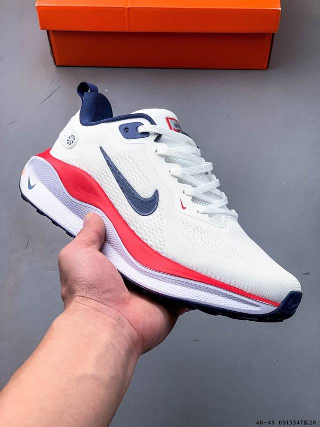 nike Reactx Infinity Run 5 马拉松轻便跑步鞋 轻量鞋面搭配位于足弓处的全新板带设计，细致包裹双脚，为Nike飞马带来更稳固可靠的贴合感