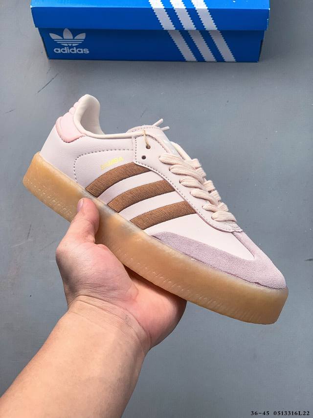 集图 阿迪达斯Adidas Originals Sambae W 百搭单品复古桑巴板鞋 Adidas Sambae W采用了生胶材质的厚底设计，轻松提升身高同时
