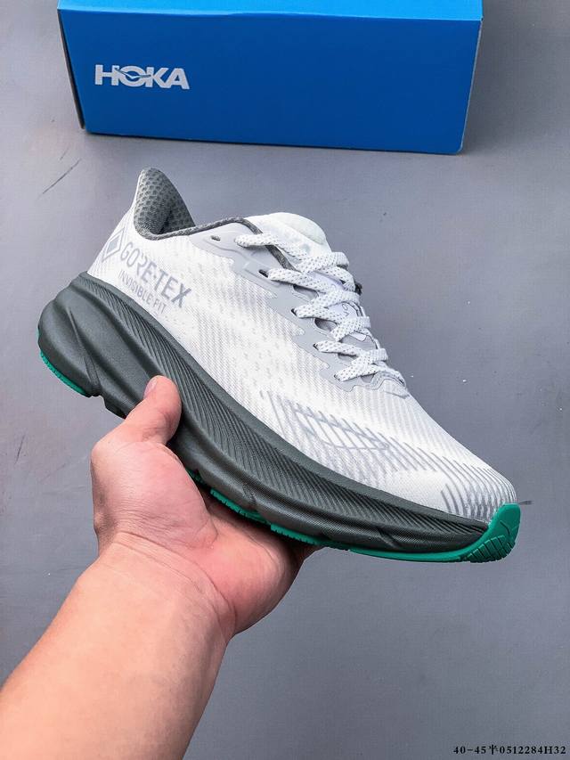 hoka One One 克利夫顿9 轻量级缓震跑步鞋！鞋款延续克利夫顿的最佳品质，继续呈现极致柔软和超凡轻盈的完美组合。 全新的鞋面加大透气网孔，提升后跟部位