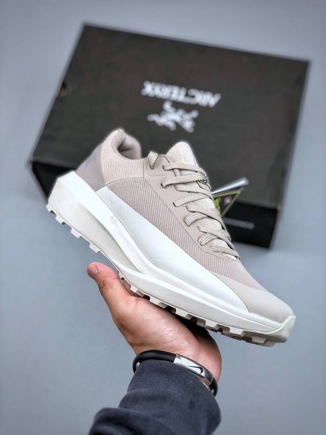 arc'teryx Sylan Gtx 快速系列增高越野徒步户外运动慢跑鞋 原楦原纸版开发版型采用一体成型热熔网织鞋面材质搭载85%压缩Eva缓震中底技术外置V
