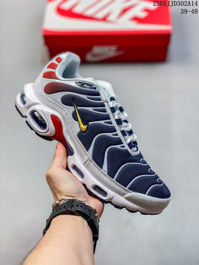 真标Nike Air Max Plus 耐克 轻便缓震 耐磨大气垫系列 跑鞋 全新的鞋面材质搭配Tpu波浪纹理与内靴设计 打造如袜子般的贴合支撑体验 带来更加舒