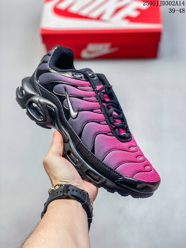 真标Nike Air Max Plus 耐克 轻便缓震 耐磨大气垫系列 跑鞋 全新的鞋面材质搭配Tpu波浪纹理与内靴设计 打造如袜子般的贴合支撑体验 带来更加舒