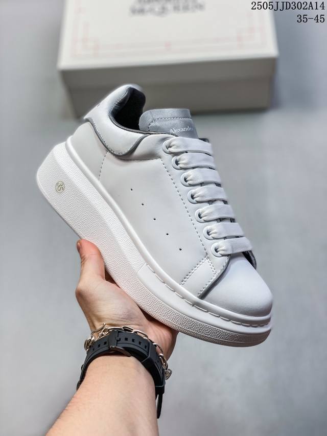 真标意大利高奢品牌Alexander Mcqueen亚历山大 麦昆 Sole Leather Sneakers低帮时装厚底休闲运动小白鞋 货号:553770 W