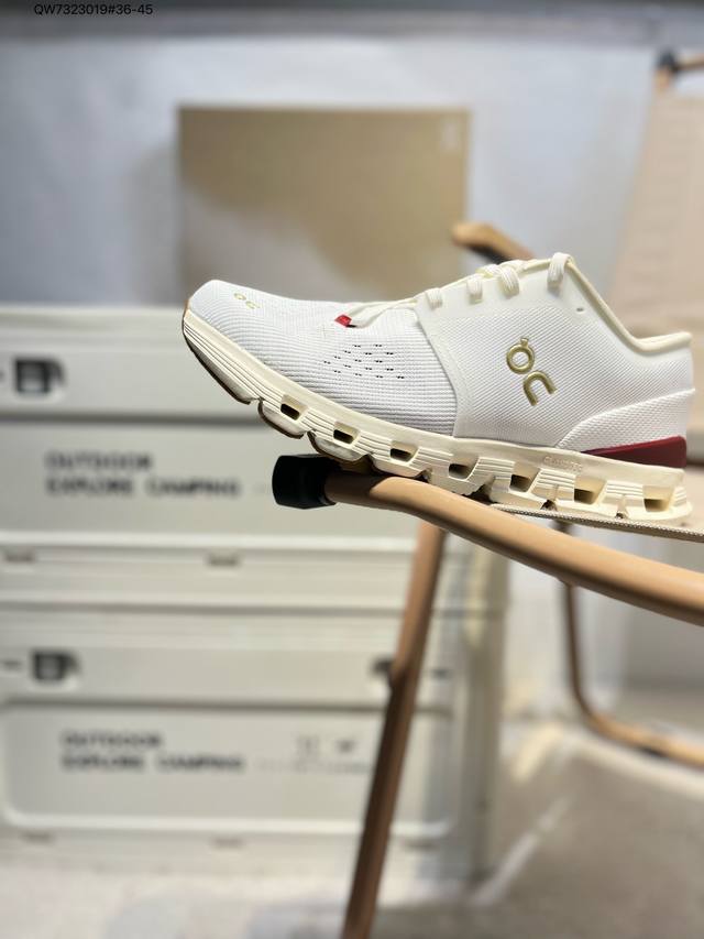 on昂跑 全新综合体能训练运动鞋Cloud X 舒适乐趣跑，缓震、轻量 On昂跑 Cloudsurfer上演中底“变形计” ，打破传统格局缔造柔软脚感。 On昂
