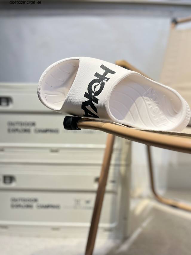 未来主义轮廓,美国新兴跑鞋品牌Hoka One One Ora Recovery Slide 奥拉系列舒适泡棉厚底增高水路两用休闲户外露营洞洞鞋凉拖鞋 提到舒适
