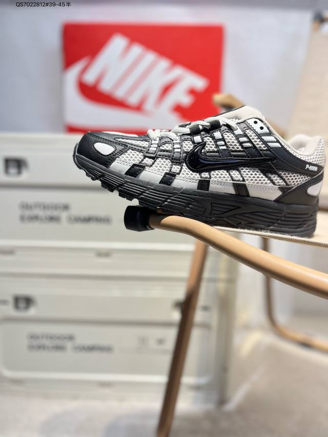 耐克 Nike P-6000 Laser Blue 复古科技个性运动老爹鞋。该鞋款鞋面采用纵横交错的覆面，重现 0 年代跑鞋风格，同时搭配缓震鞋垫，带来舒适的步