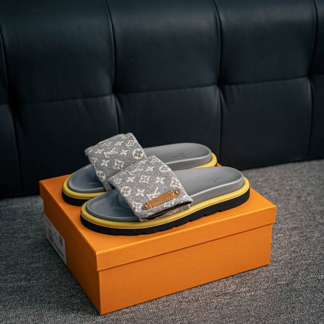核心私 Louis Vuitton 2025 专柜 春夏新款 最高限定 专柜上新 Lv情侣厚底魔术贴拖鞋 明星同款 网红博主推荐 ◆ 原版开模 代购版本 ◆ L