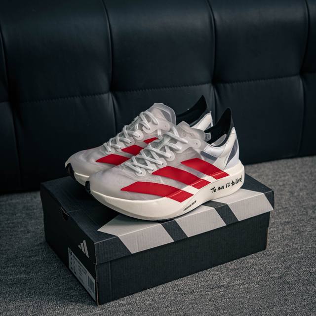 核心私 Adidas Adizero Evo 阿迪超轻透气缓震跑鞋 #以令人难以置信的138克重量，刷新了跑鞋轻量化的记录，阿迪在材料科学和工艺技术上的深厚积累