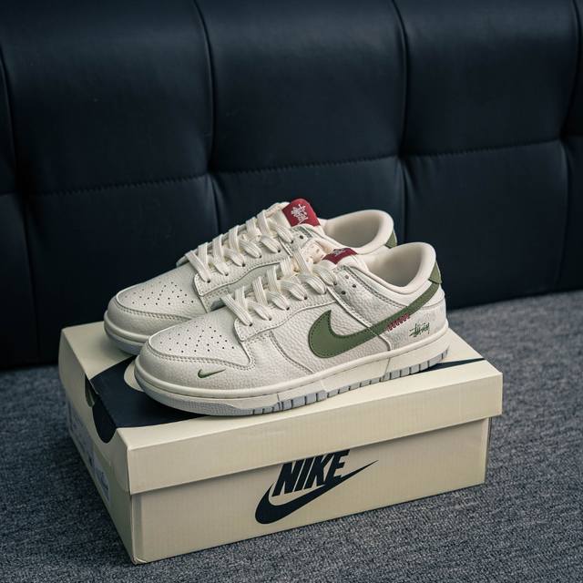 核心私 Nike Dunk 全套原楦原模倾力打造完美版型 独家原厂航空铝磨具打磨大底 鞋头坡度极致还原 无解鞋型 原盒原配 圈内天花板工艺 原厂冲刀 超高清洁度