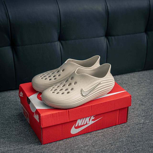 核心私 Nike Reactx Rejuven8 耐克夏日穿搭凉鞋 #采用质感柔软且出众回弹的 Reactx泡绵，缔造非凡舒适的日常穿着体验，助你保持活力。 货