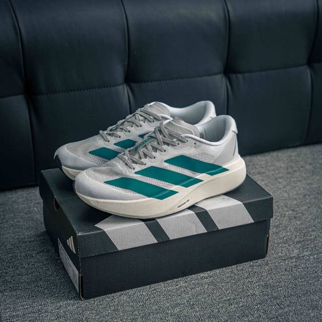 核心私 Adidas Adizero Evo Sl M 轻盈跑鞋耐磨减震专业跑步鞋 冲向目标，一路向前，不断挑战和突破自我无论是平时训练还是马拉松，让这款Adi