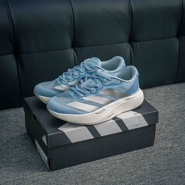 核心私 Adidas Adizero Evo Sl M 轻盈跑鞋耐磨减震专业跑步鞋 冲向目标，一路向前，不断挑战和突破自我无论是平时训练还是马拉松，让这款Adi