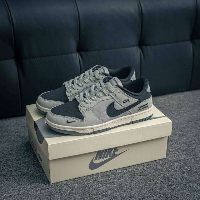 核心私 Nike Dunk 全套原楦原模倾力打造完美版型 独家原厂航空铝磨具打磨大底 鞋头坡度极致还原 无解鞋型 原盒原配 圈内天花板工艺 原厂冲刀 超高清洁度