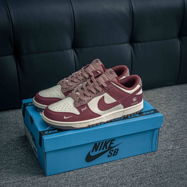 核心私 Nike Dunk 全套原楦原模倾力打造完美版型 独家原厂航空铝磨具打磨大底 鞋头坡度极致还原 无解鞋型 原盒原配 圈内天花板工艺 原厂冲刀 超高清洁度