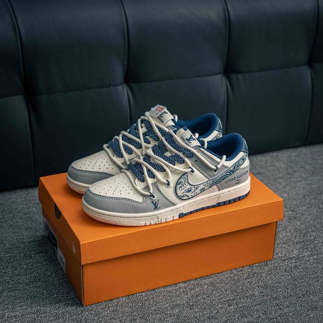 核心私 Nike Dunk 全套原楦原模倾力打造完美版型 独家原厂航空铝磨具打磨大底 鞋头坡度极致还原 无解鞋型 原盒原配 圈内天花板工艺 原厂冲刀 超高清洁度