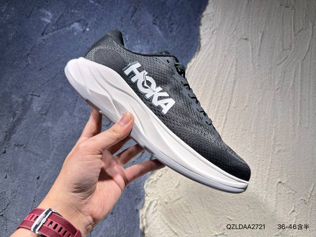 新品上市实拍 Hoka U Restore Ct 全新配色 一脚蹬系列，这个品牌来自于新西兰的毛利语，Hoka表示大地，One One表示飞越，连起来就是飞越地