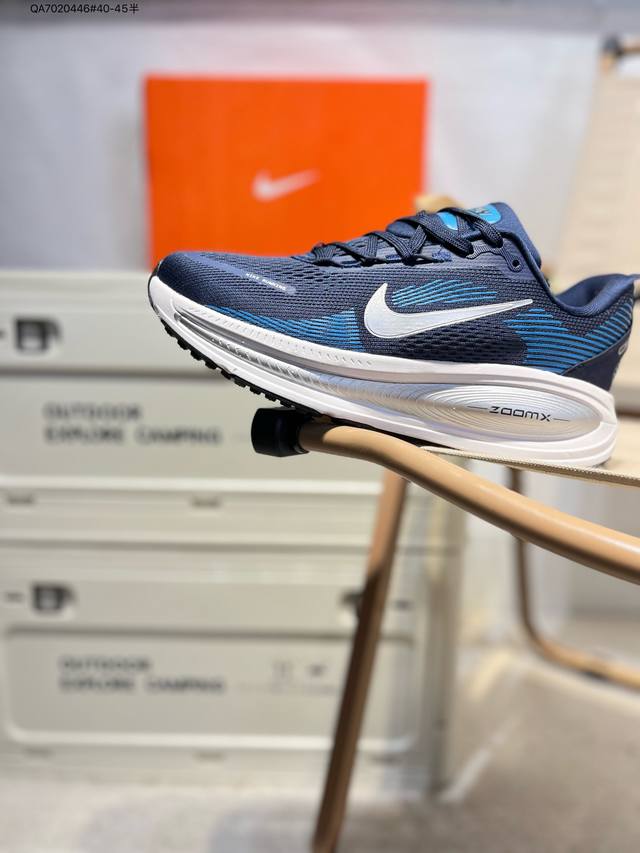 nike Vomero 18 耐克 舒适减震防滑 低帮跑步鞋 全掌Reactx泡绵中底 前掌和后跟还配备了Air Zoom气垫单元 据说跑起来更快更舒适哦 这次