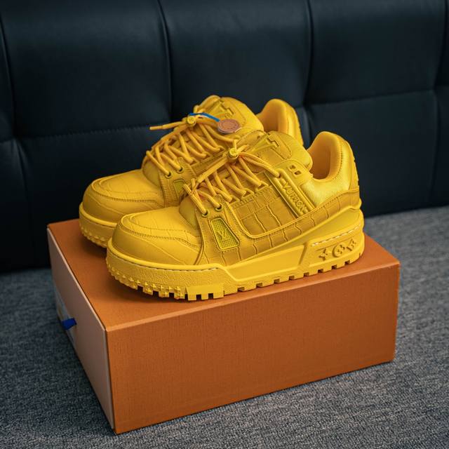 核心私 Ns炸款米兰走秀风，高奢品牌-路易威登Louis Vuitton Archlight Sneakers Lv真皮拼色减震网面运动弓型舞蹈复古老爹运动鞋。