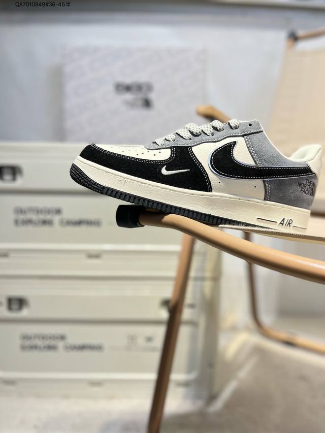 北面 X 耐克 Nike Air Force 1 '07空军一号 百搭休闲运动板鞋。柔软、弹性十足的缓震性能和出色的中底设计，横跨复古与现代的外型结合，造就出风