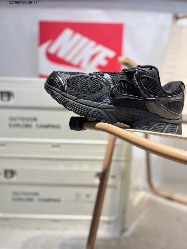 nike V5 Rnr 舒适百搭防滑耐磨 低帮跑步鞋 舒适有型适合日常穿着该鞋款延续千禧年经典设计搭载泡绵中底厚实而轻盈匠心细节巧搭立体耐克勾标志焕新演绎复古跑
