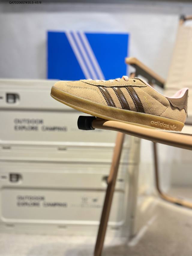 adidas Originals Gazelle Indoor 三叶草休闲防滑耐磨低帮板鞋 鞋头出色设计 塑就出众贴合感 稳固的后跟贴合足部曲线设计 软弹舒适