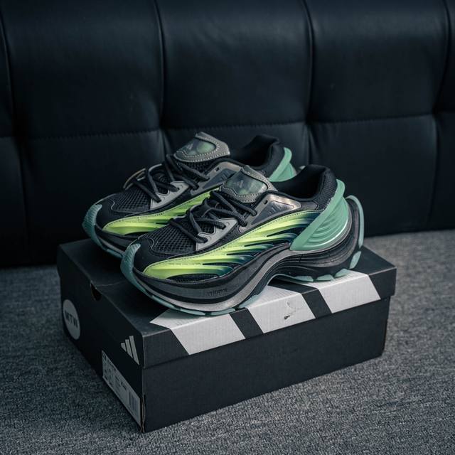 核心私 Adidas Xlg Runner Deluxe 潮流前卫科技 休闲运动老爹鞋 未来科技主义线条勾勒前卫张力 呈现饱满立体的3D感鞋身 浑厚中底搭载轻薄