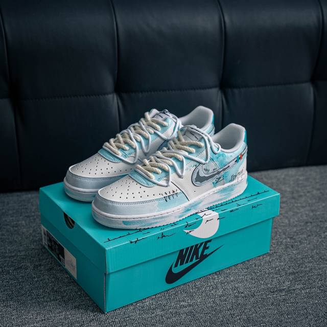 核心私 Nike Court Vision Low 校园风低帮复古篮球板鞋男女运动鞋。延续80年代复古篮球鞋，添加学院风细节。皮革组合鞋面，利落风格，重现复古篮