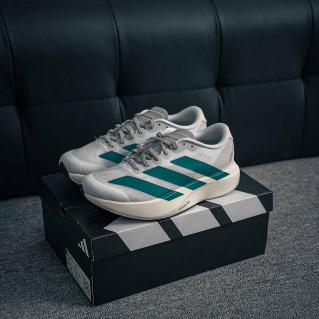 核心私 Adidas Adizero Evo Sl M 轻盈跑鞋耐磨减震专业跑步鞋 冲向目标，一路向前，不断挑战和突破自我无论是平时训练还是马拉松，让这款Adi