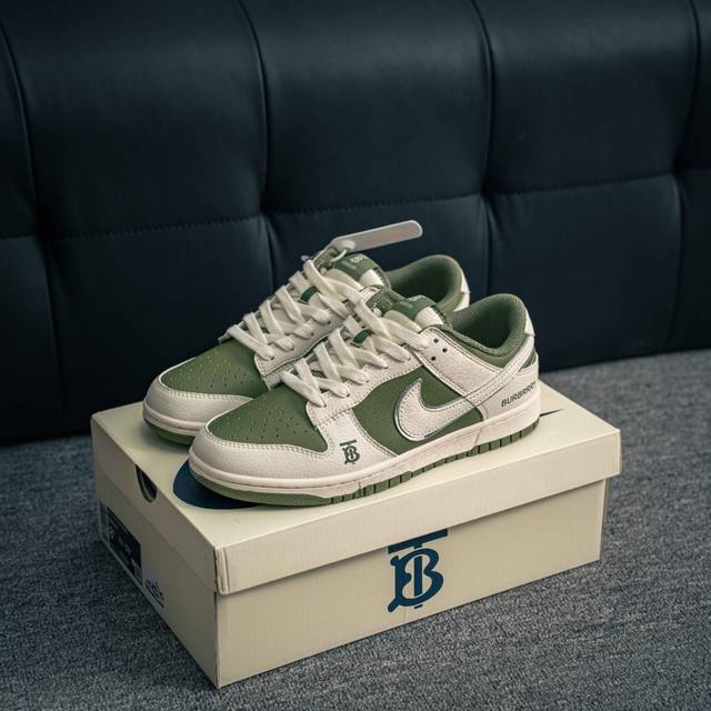 核心私 Nike Dunk 全套原楦原模倾力打造完美版型 独家原厂航空铝磨具打磨大底 鞋头坡度极致还原 无解鞋型 原盒原配 圈内天花板工艺 原厂冲刀 超高清洁度