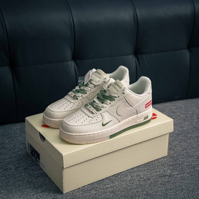 核心私 Air Force 1 原装级别 原楦头原纸板 打造纯正空军版型专注外贸渠道 全掌内置蜂窝气垫 原盒配件 原厂中底钢印、拉帮完美 货号：Bb7577 2