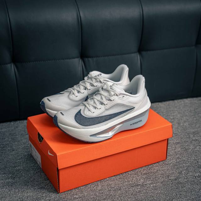 核心私 Nike Zoom Fly 6 耐克超弹轻盈跑步鞋 #鞋款搭载 Flyknit 材料 打造出众弹性 易于穿脱。采用React技术 轻盈耐穿泡绵打造,铸就