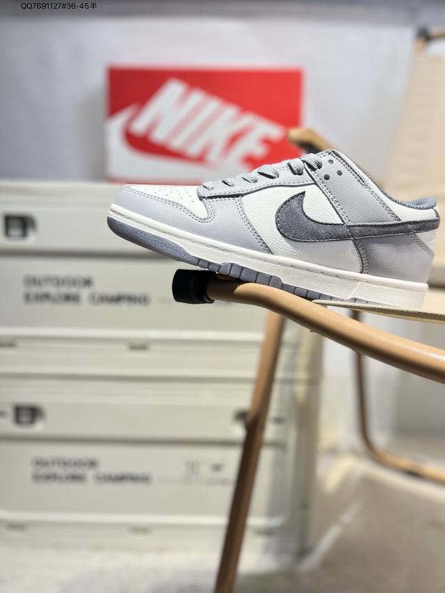 耐克Nike Dunk Low 板鞋Sb系列经典百搭休闲运动板鞋加厚鞋舌的填充，使舒适性大大提升，同时也更方便穿脱中底部分则加入了脚感柔软舒适Zoomair气垫