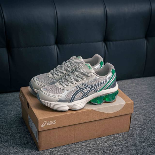 核心私 Asics Gel-Kinetic Fluent 亚瑟士运动休闲透气专业跑鞋 新一代缓震未来感跑鞋 鞋面复杂的切割和银色细节极具前卫风格 大底科技十足且