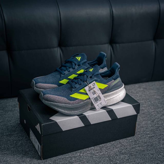 核心私 阿迪达斯Adidas Ultraboost 5X 耐磨缓震休闲运动跑鞋 采用网材搭配反光皮革鞋面 配上Stretchweb网格外底 提供非凡穿着体验 一