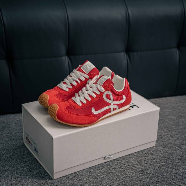 核心私 新款广东原厂 罗意威Loewe 2025 Ballet Runner 新款芭蕾舞鞋 超级棒 不对称鞋头造型，作为Loewe的标志性设计 超柔软，轻便且灵