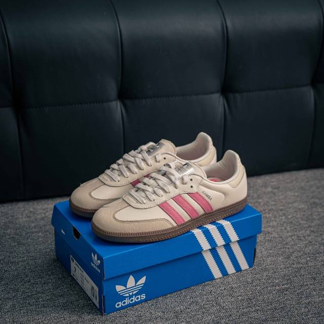 核心私 Adidas Samba Og 桑巴舞街头系列德训运动板鞋 采用固色翻毛皮组合牛剖革鞋面材质 外置正确3层组合围条加厚烟胶橡胶大底 货号：Ig1962