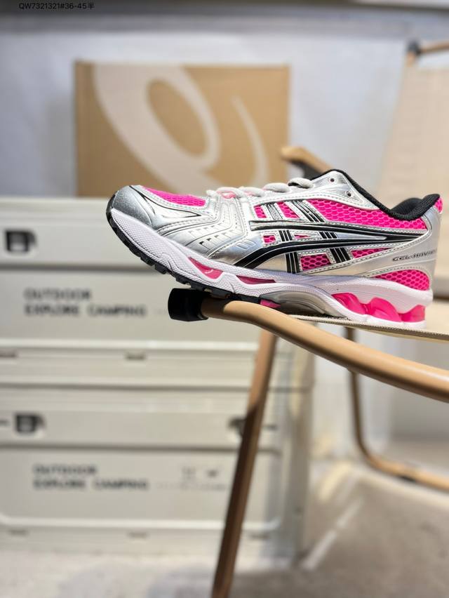 asics Gel-Kayano 14亚瑟士经典跑鞋 如今机能风和户外风吹得正劲，便是主打“Urban Outdoor机能越野风格”，城市和户外场景都能轻松应对