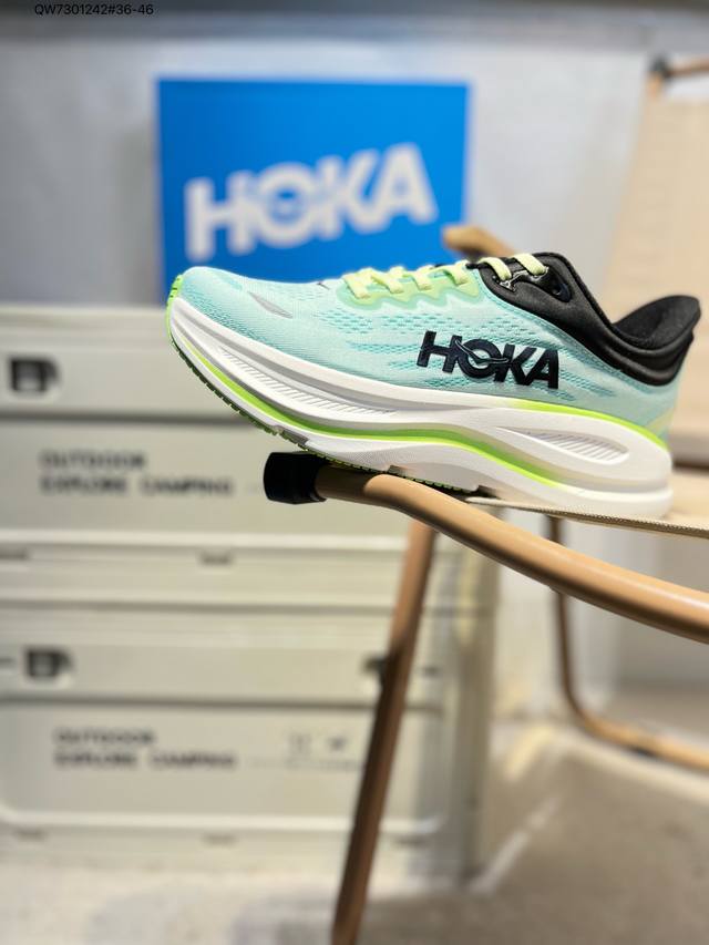 hoka One One Clifton 9 Low 全新配色这个品牌来自于新西兰的毛利语，Hoka表示大地，One One表示飞越，连起来就是飞越地平线，On