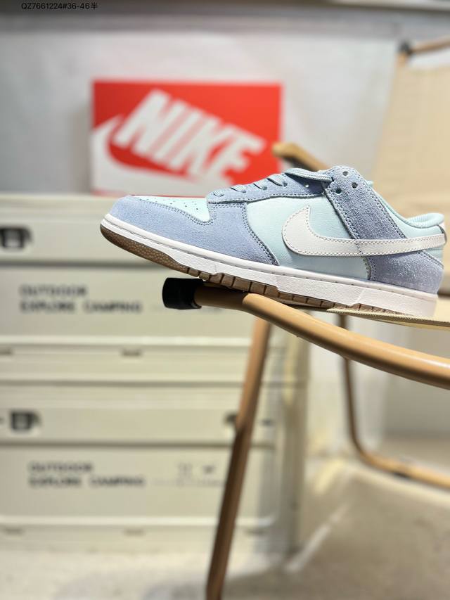 耐克Nike Dunk Low 板鞋Sb系列经典百搭休闲运动板鞋加厚鞋舌的填充，使舒适性大大提升，同时也更方便穿脱中底部分则加入了脚感柔软舒适Zoomair气垫