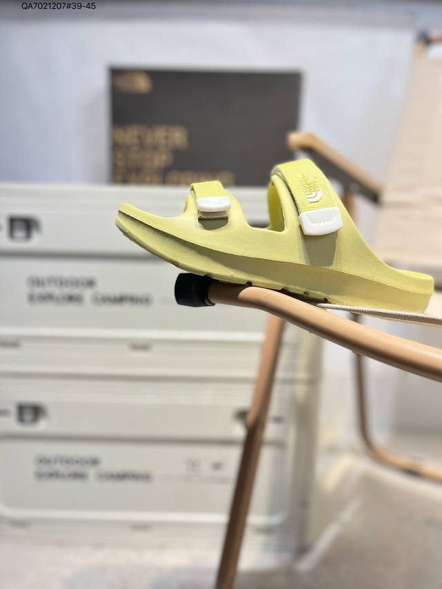 base Camp Slide Ii 北面联名为 The North Face 休闲拖鞋。Tey2879 Qa702 7#39-45