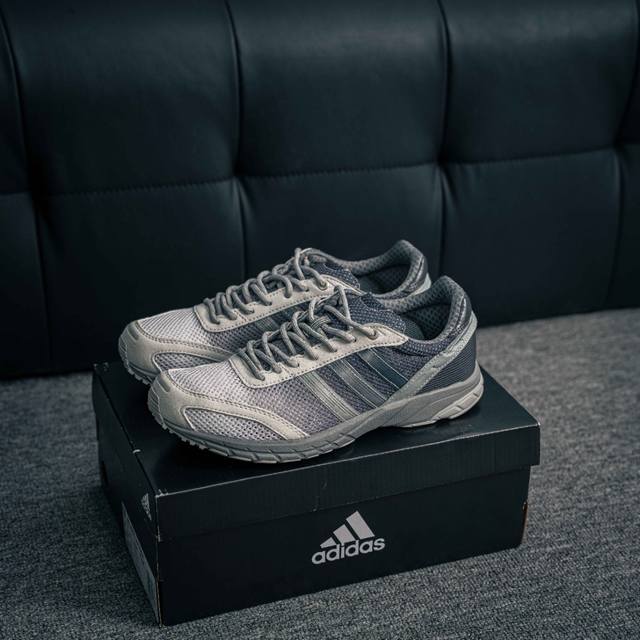 核心私 Adidas Adios Neftenga 阿迪透气轻盈低帮跑步鞋 货号：Jq0968 尺码：36 36.5 37 38 38.5 39 40 40.5
