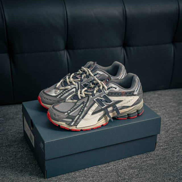 核心私 New Balance 1906系列 休闲鞋 #采用轻质牛剖革拼接透气网眼衬垫织物鞋面材质 T-Beam大底提供足步弓支撑，保持步态稳定 后跟搭载外露缓