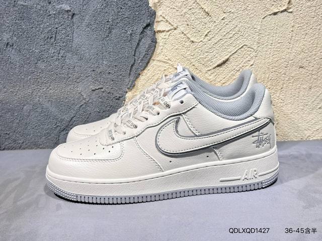 新品上市实拍 Stussy X Air Force 1 Low 米白灰 原楦头原纸板 打造纯正空军版型 #专注外贸渠道 全掌内置蜂窝气垫 #原盒配件 原厂中底钢