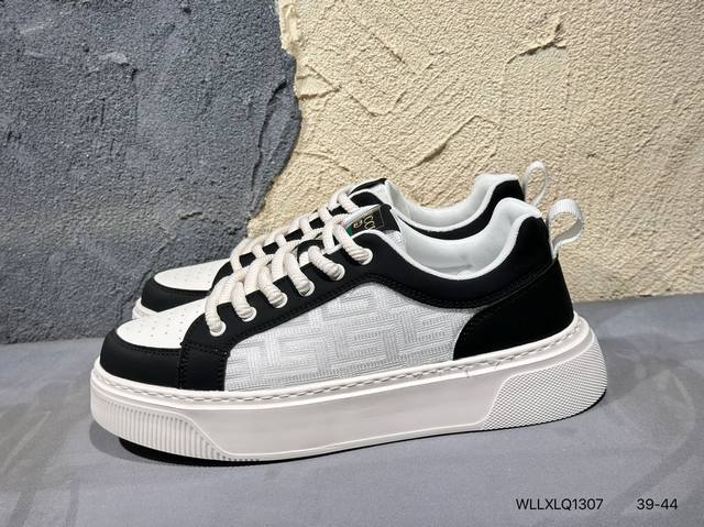 古驰Gucci Mac 80 系列 低帮复古百搭休闲运动小脏板鞋“米白皇家蓝Gg刺绣”互扣式G标识 Gucci Mac 80 Low Sneaker运动鞋 情侣