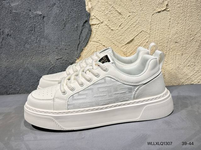 古驰Gucci Mac 80 系列 低帮复古百搭休闲运动小脏板鞋“米白皇家蓝Gg刺绣”互扣式G标识 Gucci Mac 80 Low Sneaker运动鞋 情侣